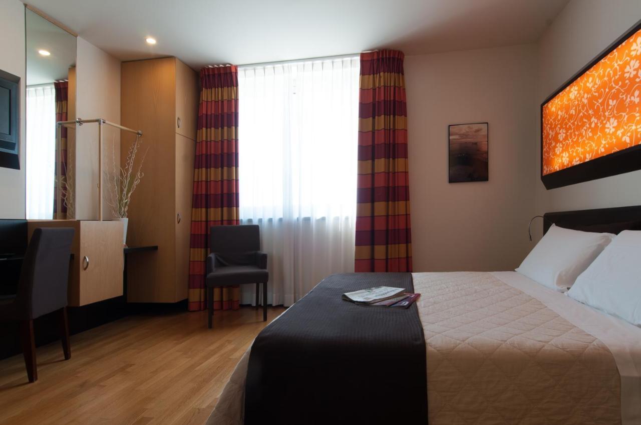 Sanlu Hotel Serrano Exteriör bild